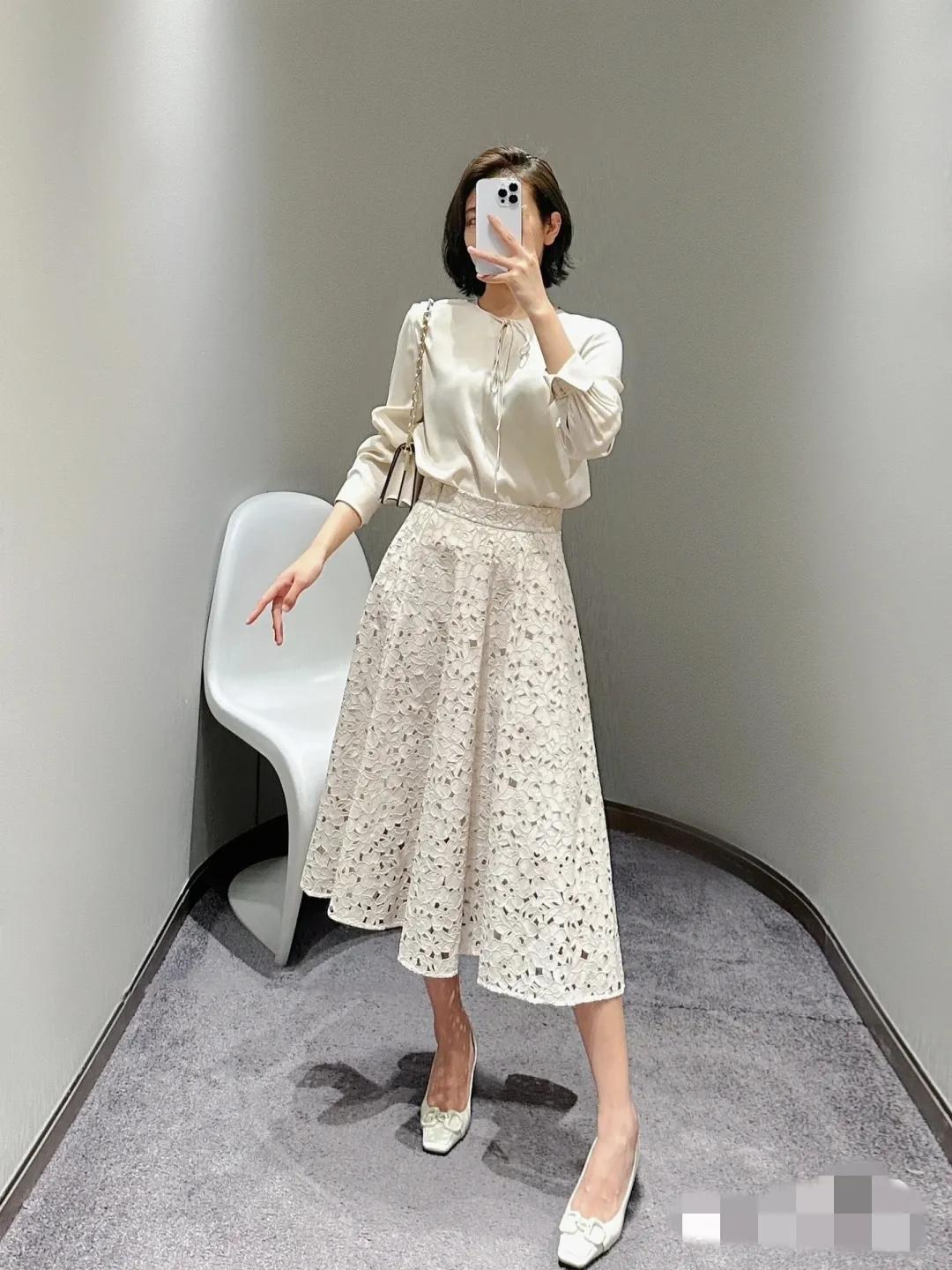 衬衫半裙如何搭配优雅时髦,穿白衬衣配半裙优雅大气又温柔