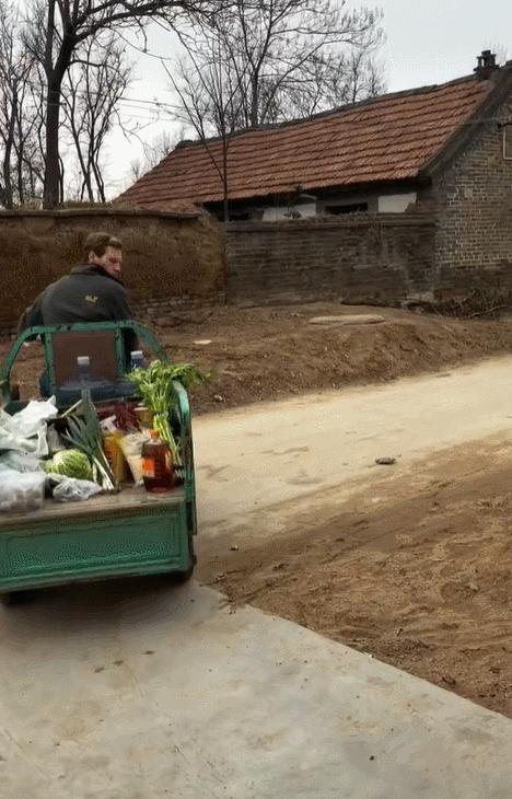 外国小伙在中国爆火，获赞超2.7亿！大秀“中式养生”看呆网友