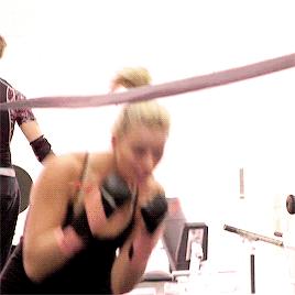 芭比被打一巴掌,芭比被人打了一巴掌