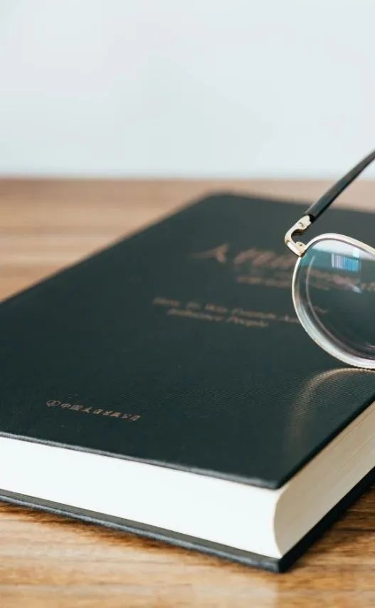 出售明星照片算不算侵犯肖像权,私自卖明星海报算侵犯肖像权么