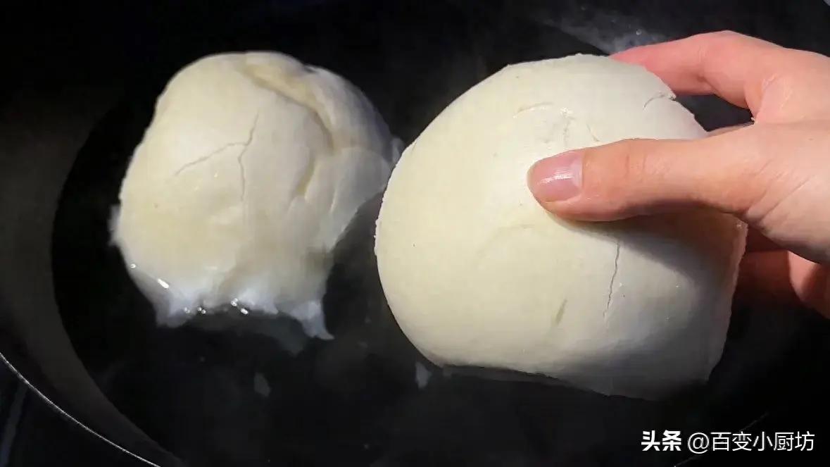 把馒头放进清水里出锅变美食,剩馒头放水里煮变美食