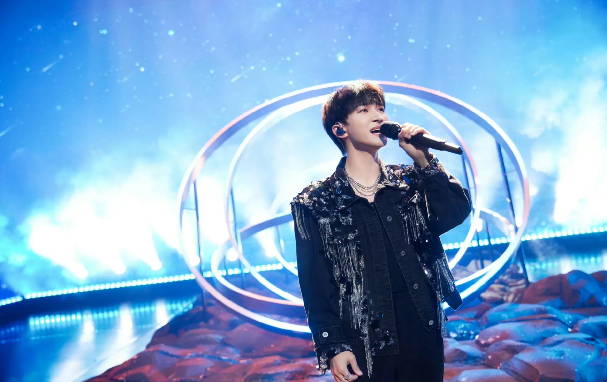 看周深录制现场,看周深最近歌曲反应视频