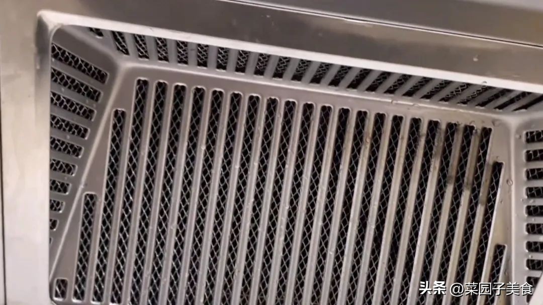 专业师傅清洗油烟机,师傅上门清洗油烟机不用机器吗