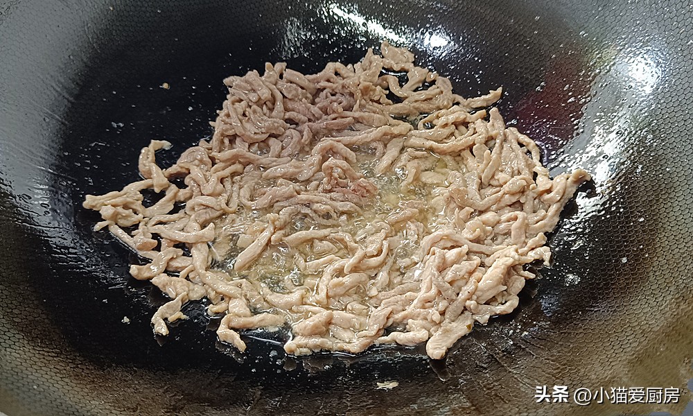 四川正宗水煮酸菜肉片做法,四川酸菜的做法酸辣脆爽特别开胃