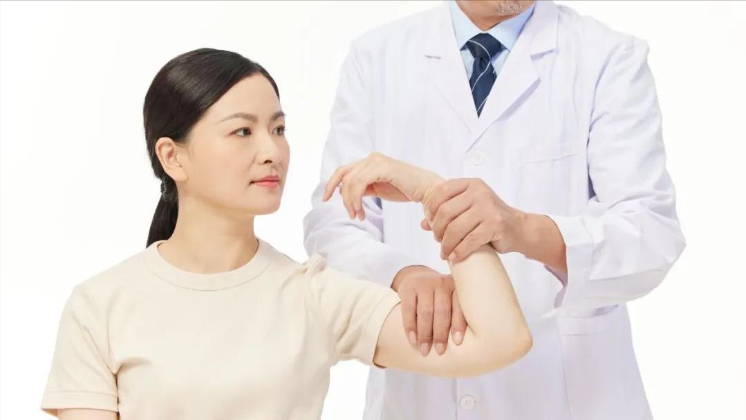 乳腺癌患者手术后，出现上肢水肿，是癌细胞扩散？听听医生怎么说