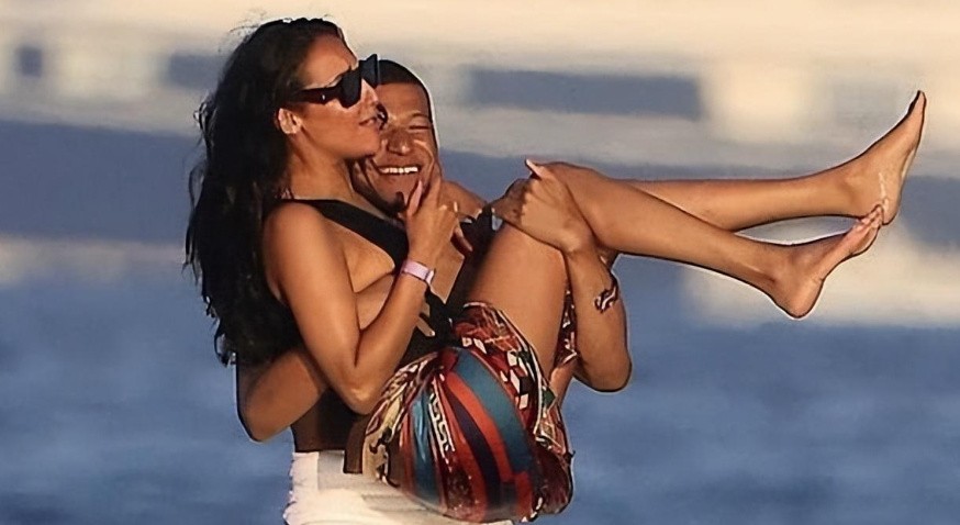 一代球王姆巴佩,一代球王陨落法国阿根廷