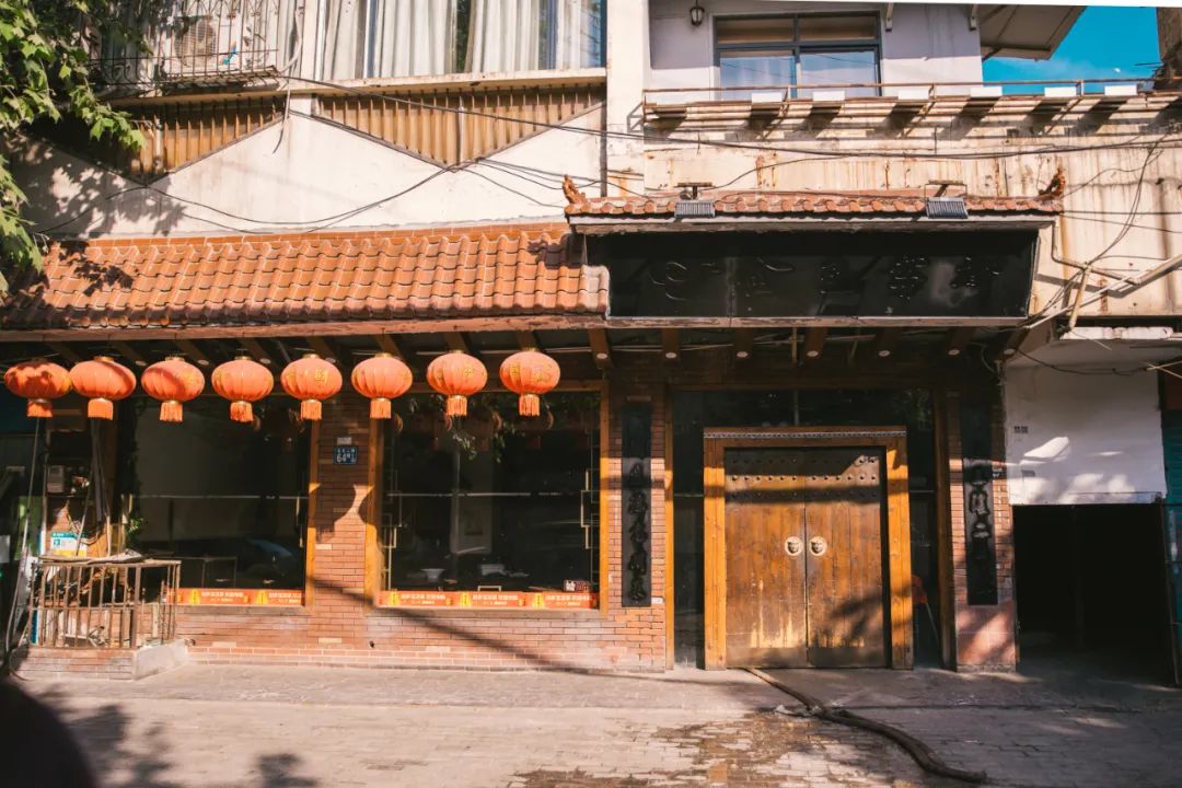 实拍疫情反扑下的武汉美食餐饮店他们怎么样了？