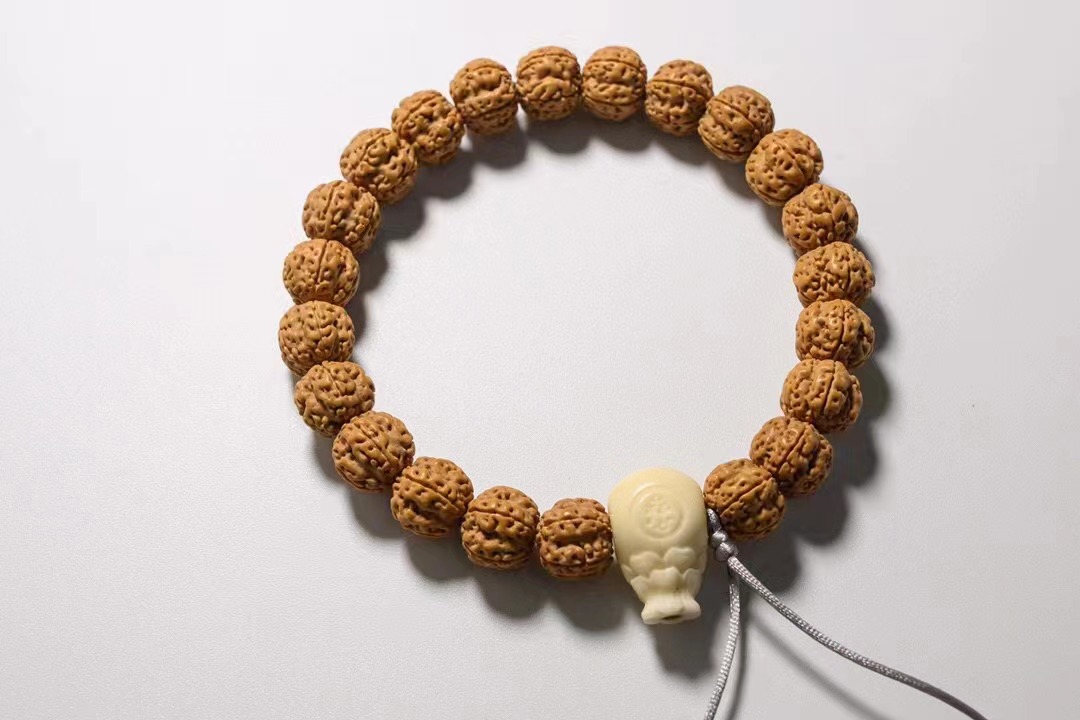 戴便宜的手链对身体有害吗,戴便宜的手链丢人吗