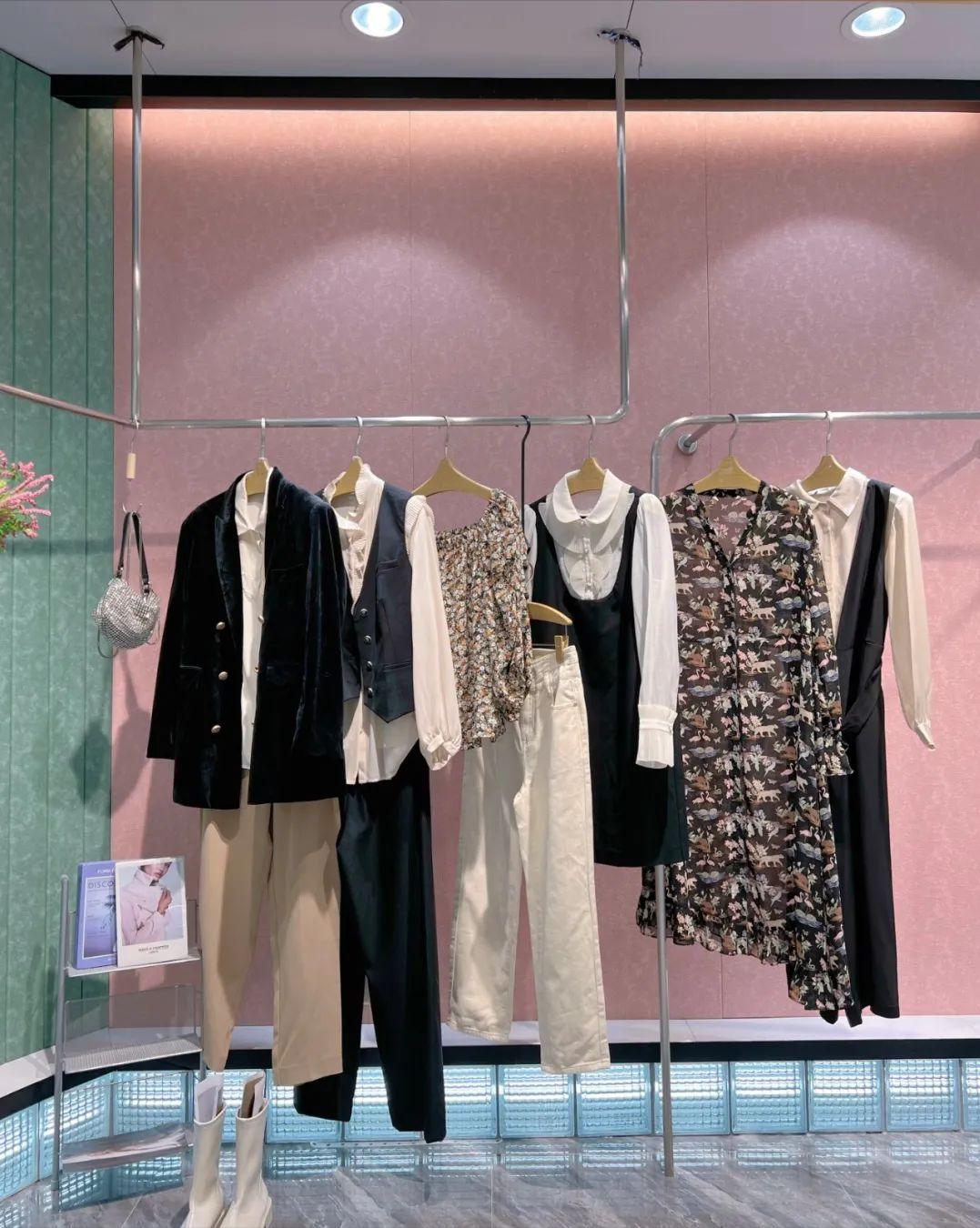 秋水伊人时尚女装桑蚕丝,秋水伊人女装正品清仓风衣直播