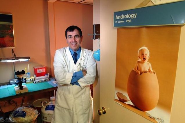 单身女模自曝养混血三胞胎引热议,30岁模特妈妈生下3胞胎