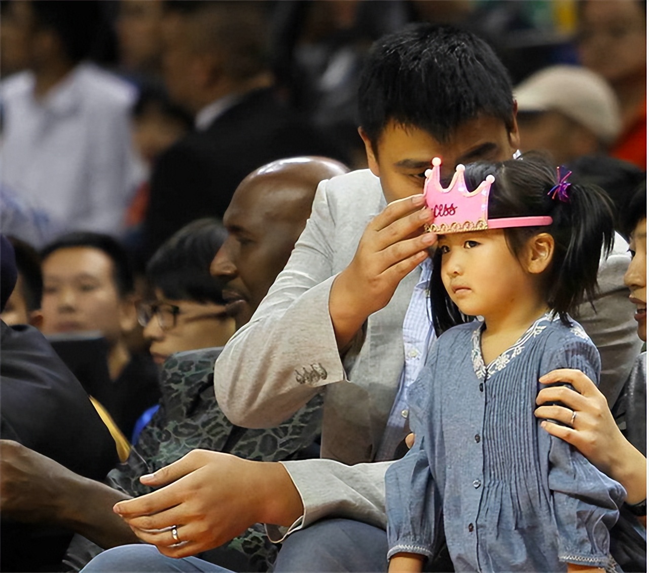 姚明和叶莉年龄,姚明与妻子叶莉