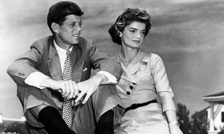 肯尼迪喜欢赫本还是玛丽莲梦露,梦露肯尼迪赫本是同时期的恋人吗