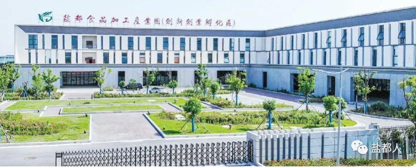 以振兴之笔擘画乡村发展画卷,以山水为笔绘好乡村振兴图