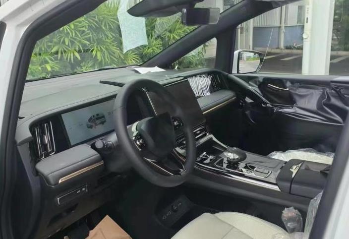 2023款埃尔法最新价格混动,试驾埃尔法2023款混动版