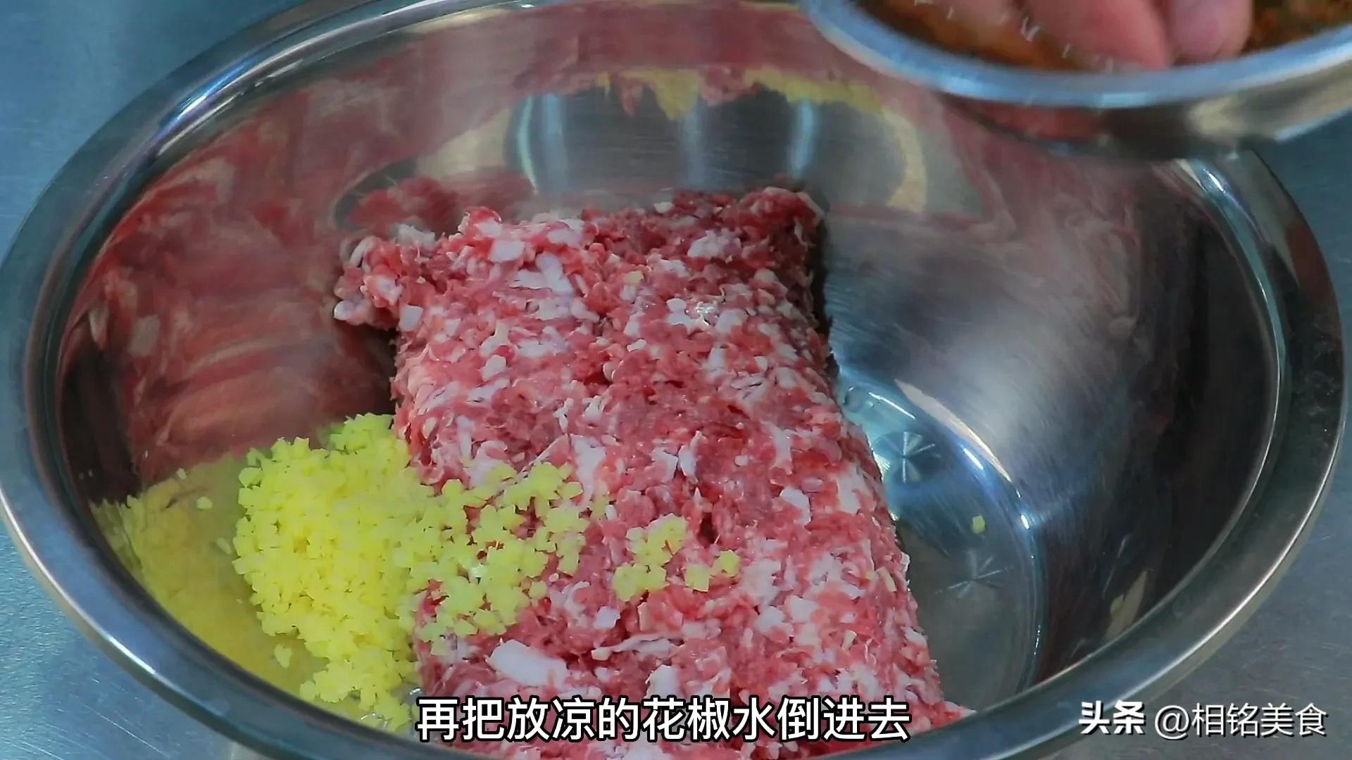 羊肉馅饺子怎么调馅不腥不膻,羊肉饺子馅咋调味不散