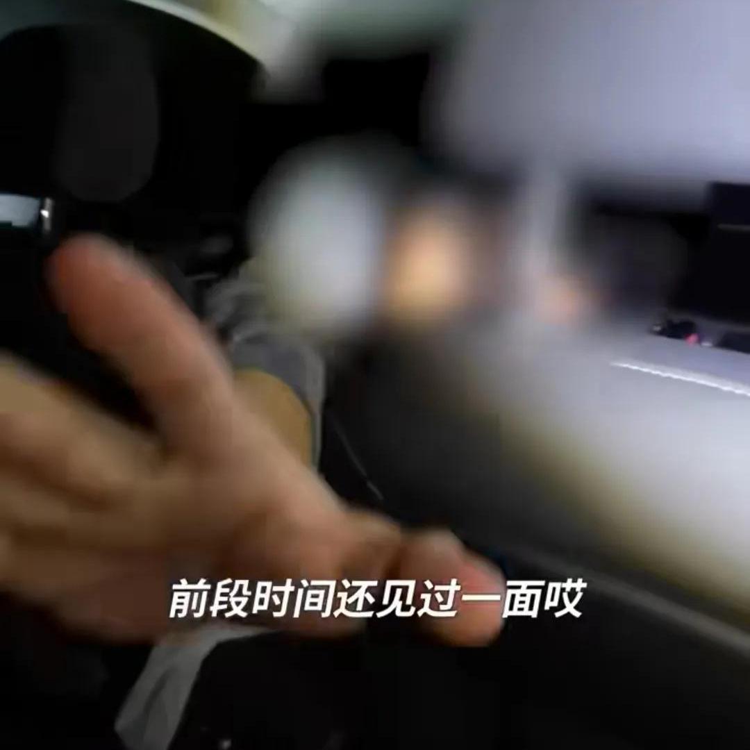 高校处长与少妇车震被抓，光屁股跑路场面滑稽，被丈夫和婆婆曝光