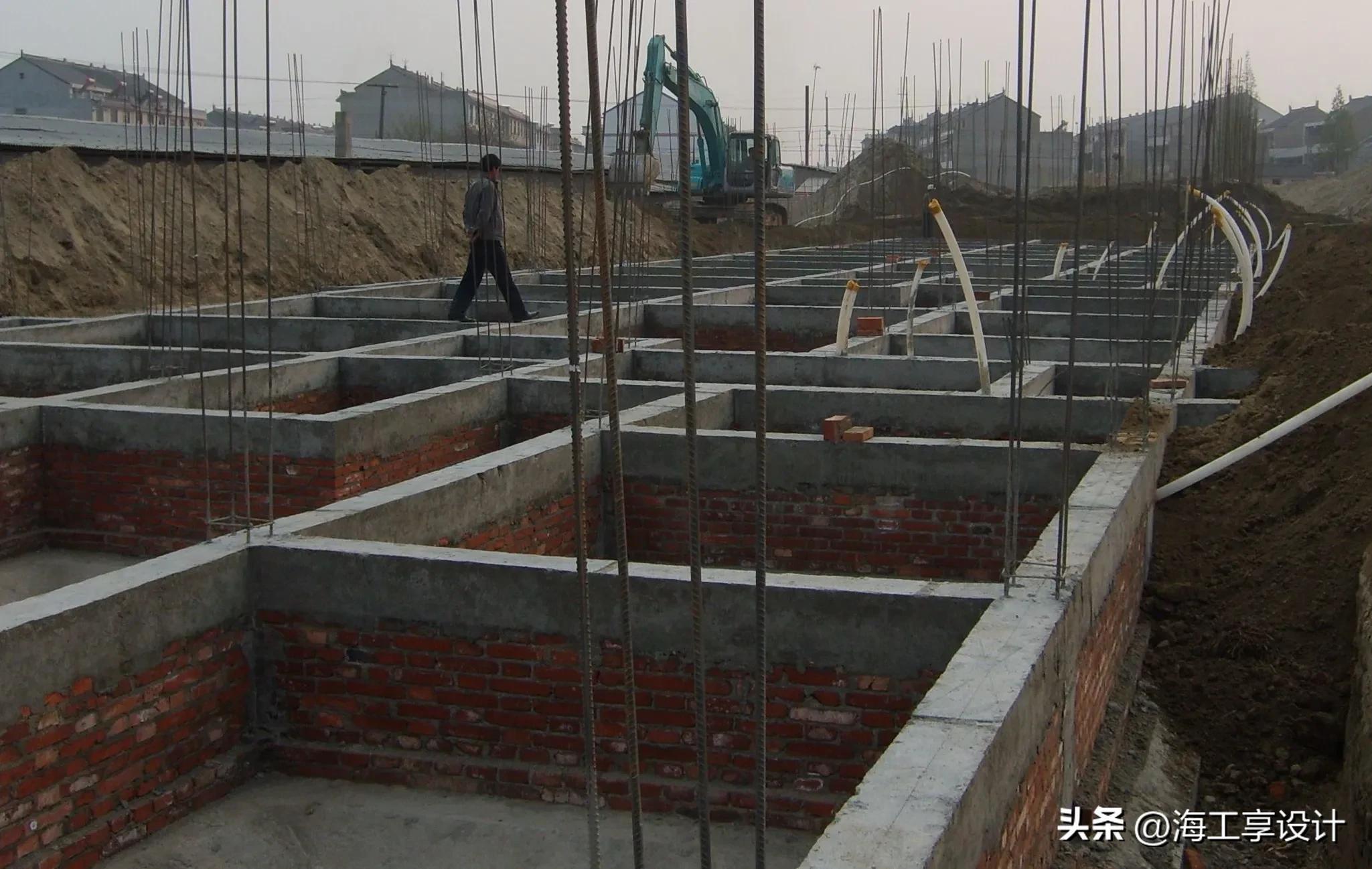 农村自建房三层不打地基,农村自建房三层上面不盖瓦可以吗