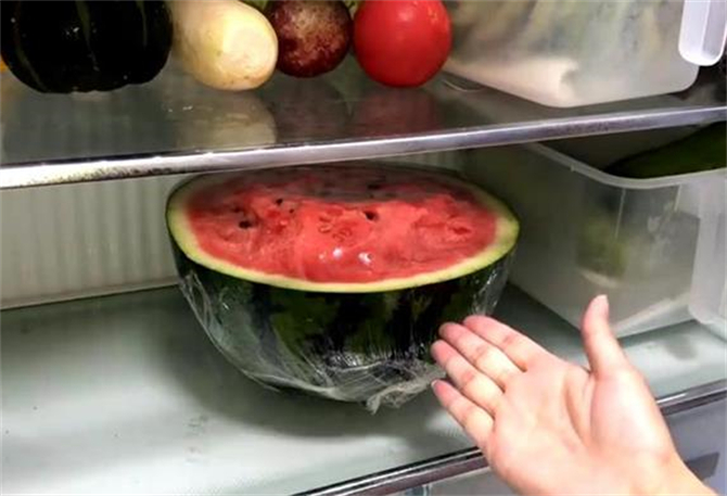 放在冷藏的西瓜能吃吗,西瓜可以放冰箱冰镇吗