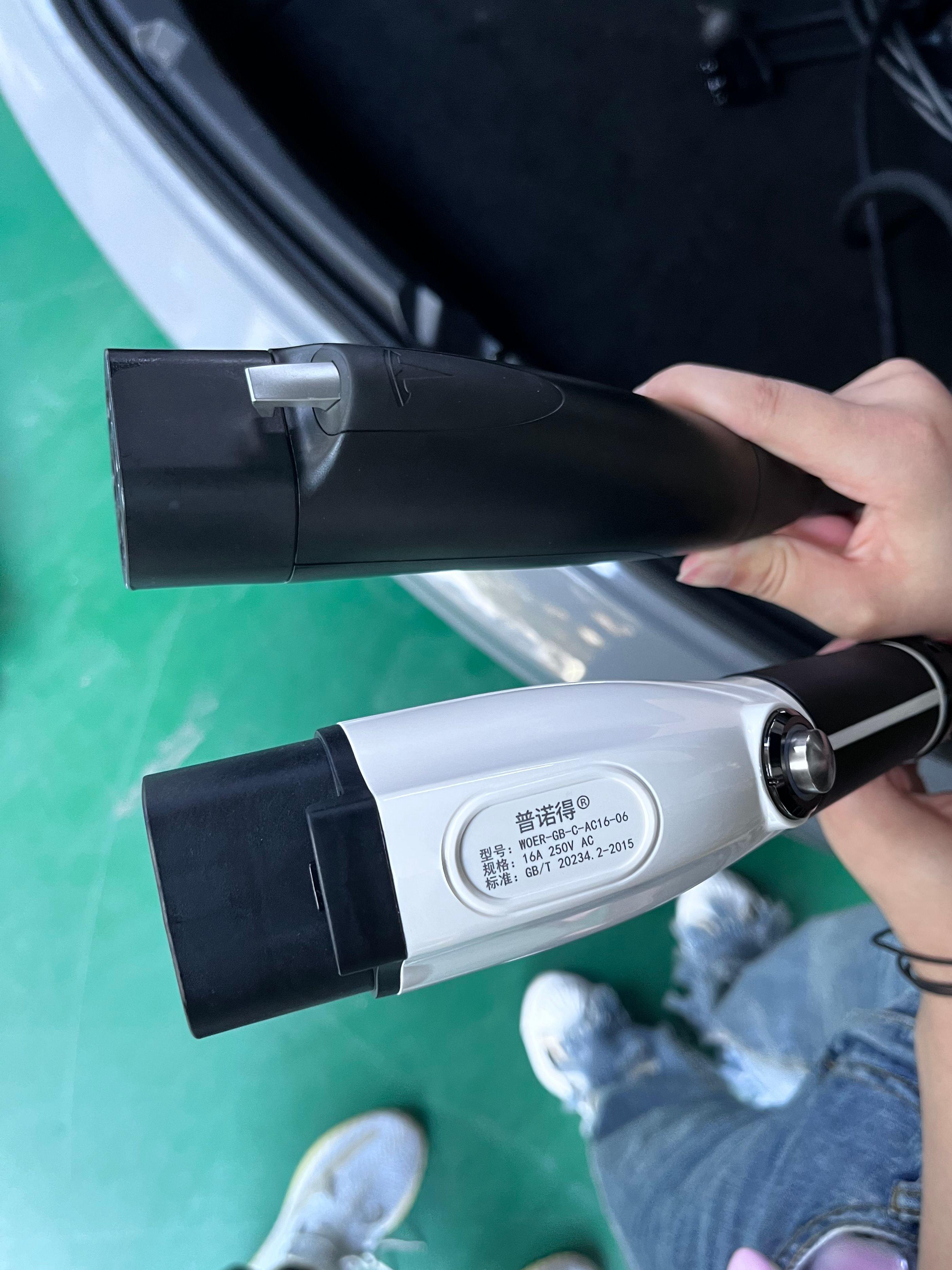 modely买充电桩还是随车充,modely充电桩和随车充