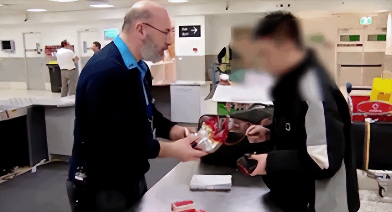 茶包藏烟，锅塞河豚！澳洲华男带“私货”入关被查