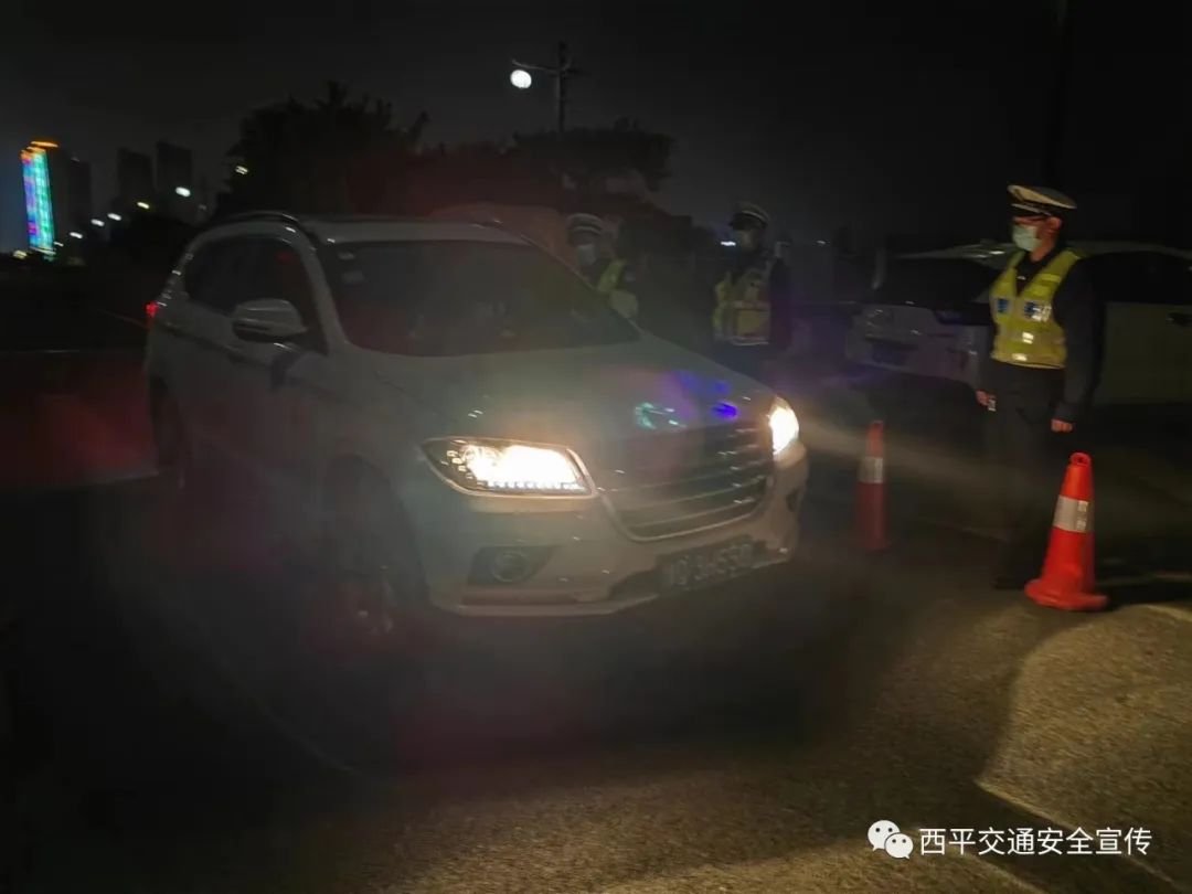 交警严查酒驾文明出行,交警大队夜间整治酒驾活动