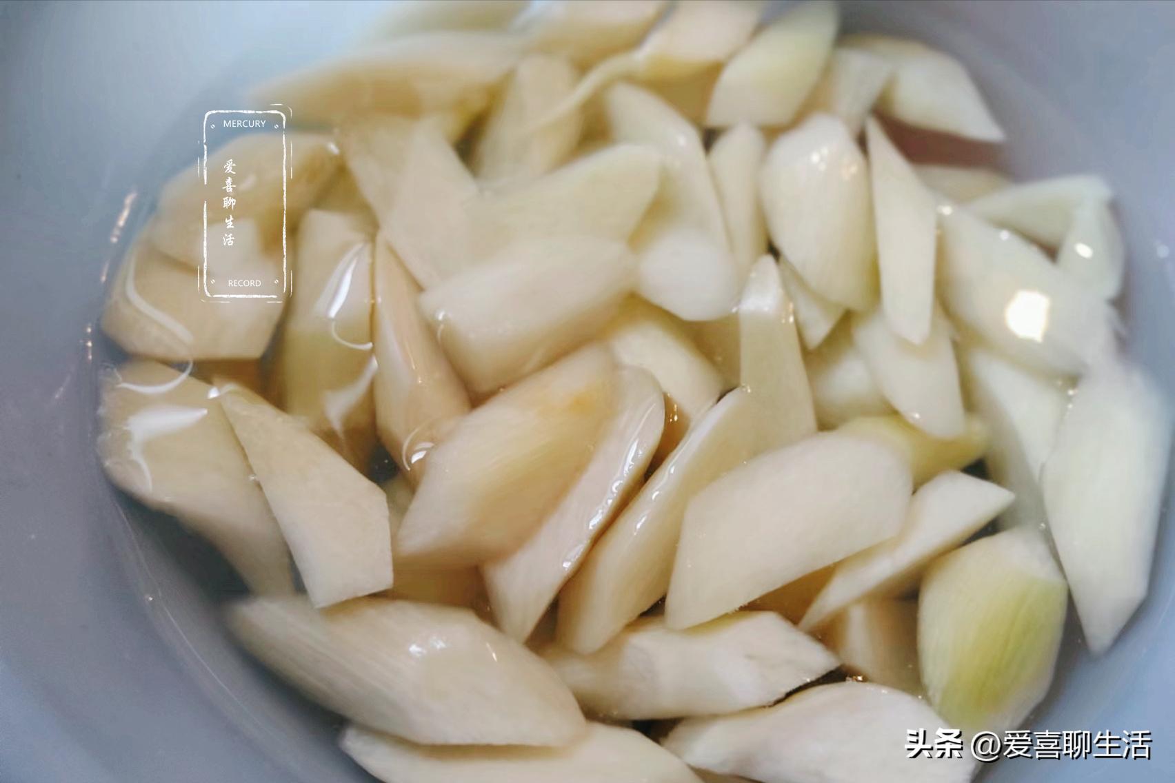 秋分后，这菜正当季，8块一斤有点贵，随手一焖，脆嫩鲜甜好香呀