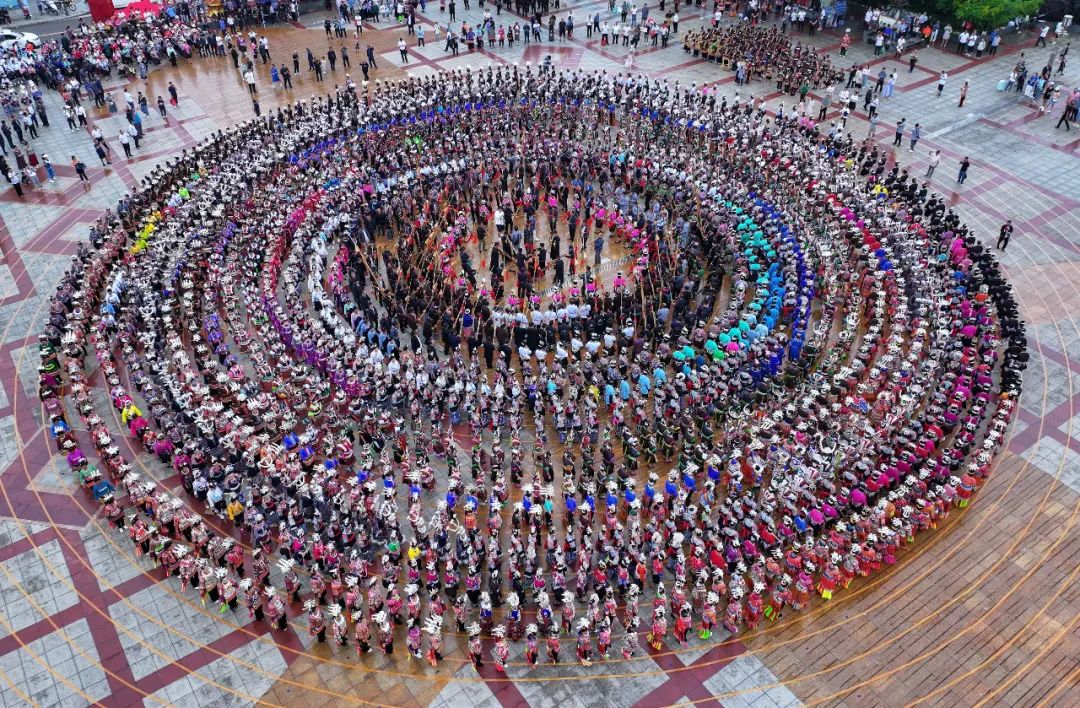 超震撼走秀场面,村超民族走秀完整版