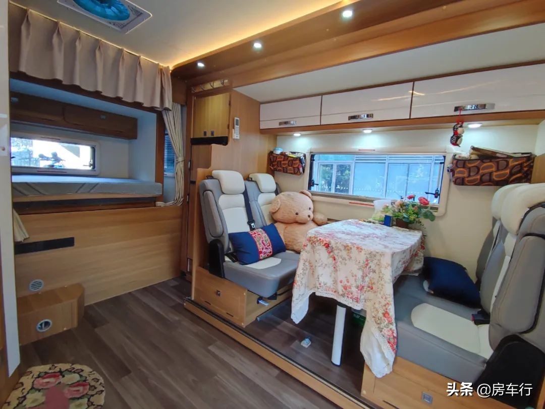 全新细节升级,更大休息空间,老约翰2022款定制版房车来了