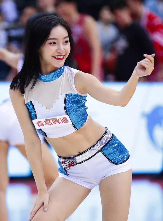 宋小粤和黄逸辉,cba啦啦队黄逸辉vs宋小粤