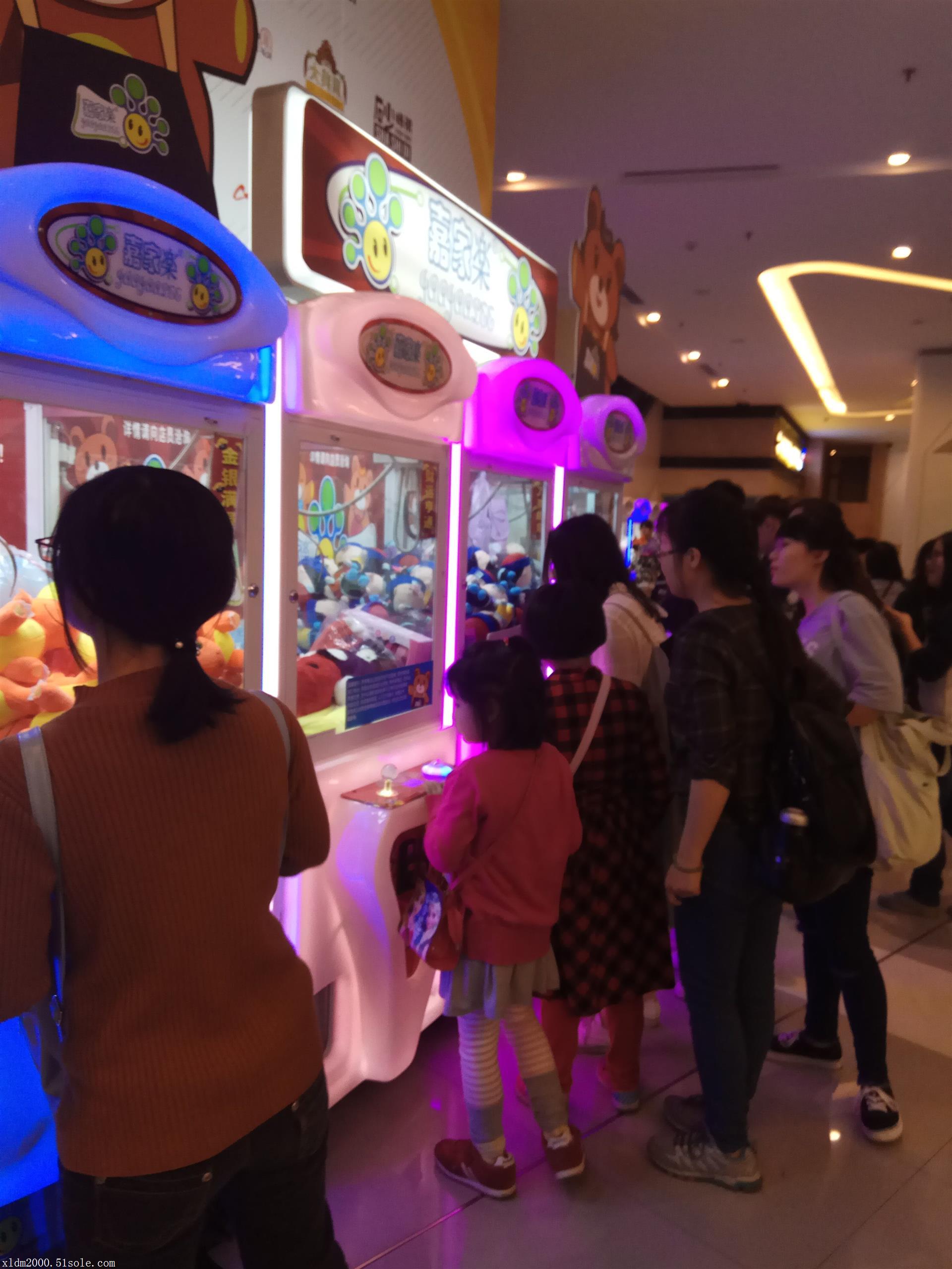 夹娃娃为啥一直流行,去夹娃娃真的比自己买的好吗