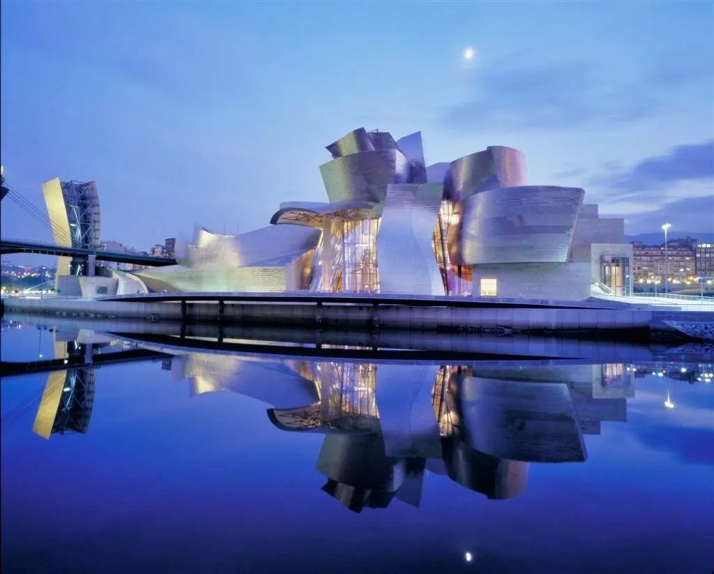 解构主义弗兰克盖里,美国建筑师弗兰克盖里的建筑风格