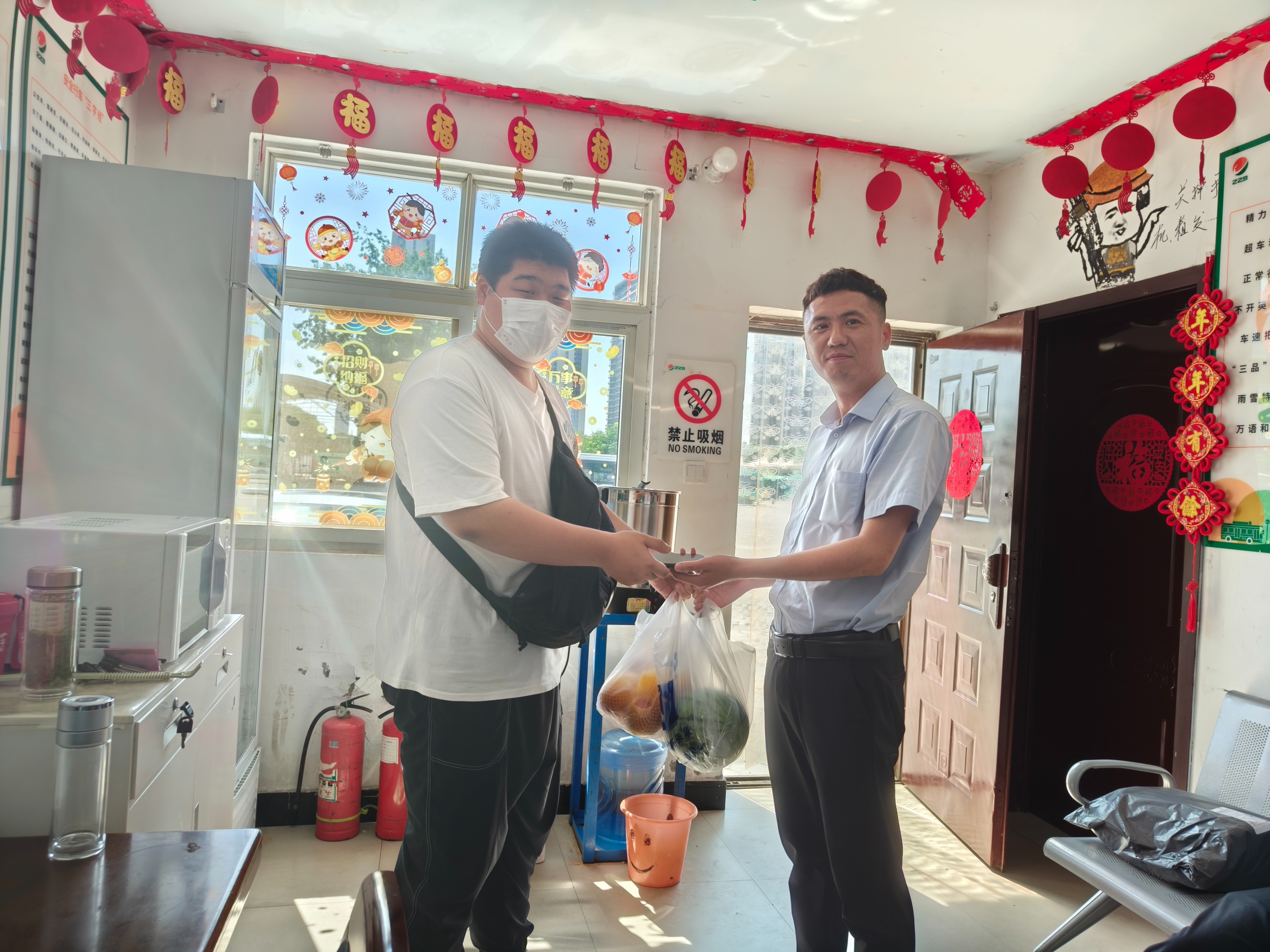 女子大意丢失手机110民警帮助寻回,手机被盗后失主一招迅速找回手机