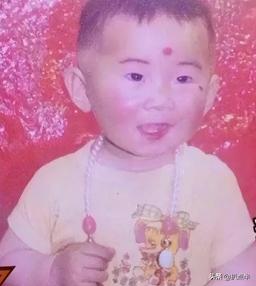 抖音“情圣”杨迪:迎娶相恋15年的素人女友,底层逆袭谱写传奇