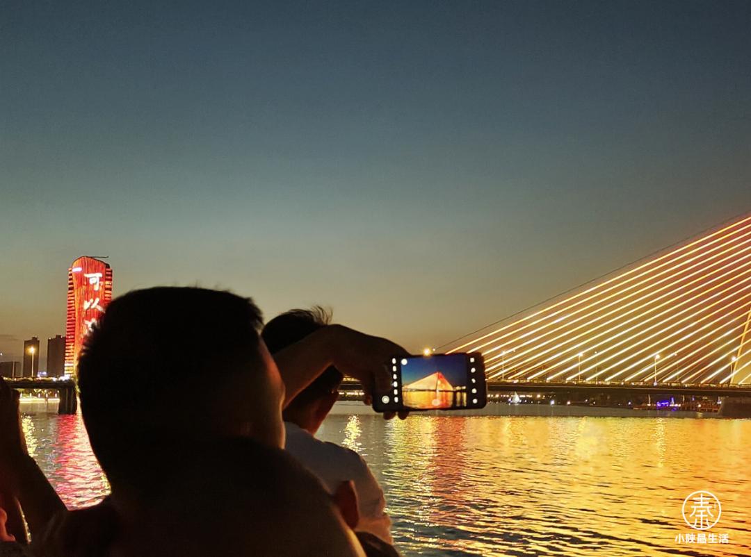 夜游西安“后海”黄金水道，好看是好看，就是有点贵