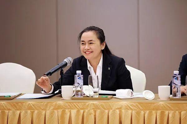 江苏穷小子，13岁工地搬砖白手起家，如今身家1400亿，成江苏首富