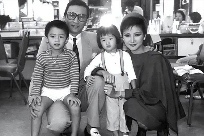 被谢贤养了12年无果，用青春换来2000万，如今38岁的Coco怎么样了