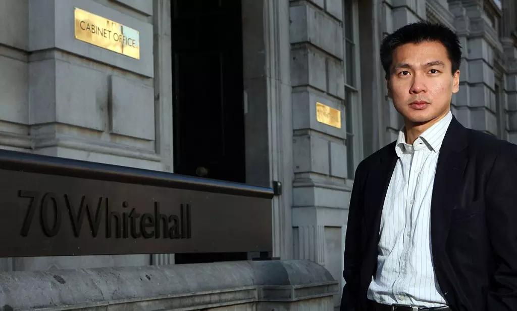 贫民窟的华裔“洗碗工”，缘何一跃成为英国最年轻贵族？