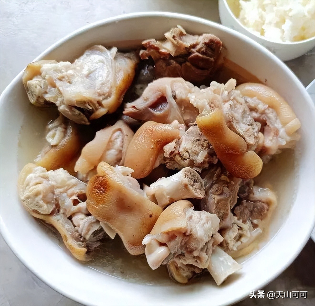 猪蹄汤怎么炖下奶快,孕妇下奶猪蹄汤怎么炖