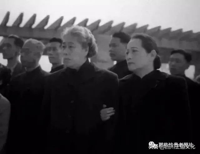 老照片纪念宋庆龄诞辰129周年