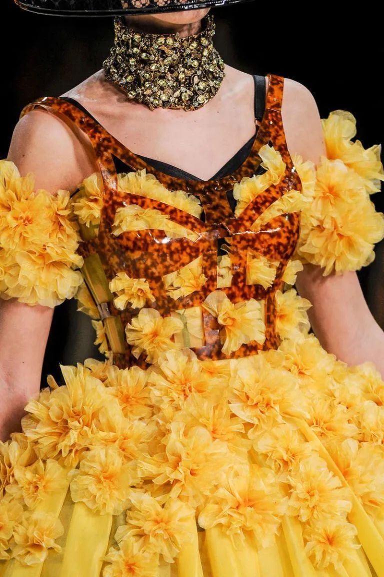 看完了Chanel富贵儿玳瑁，我默默放下了手中的皮质金链...