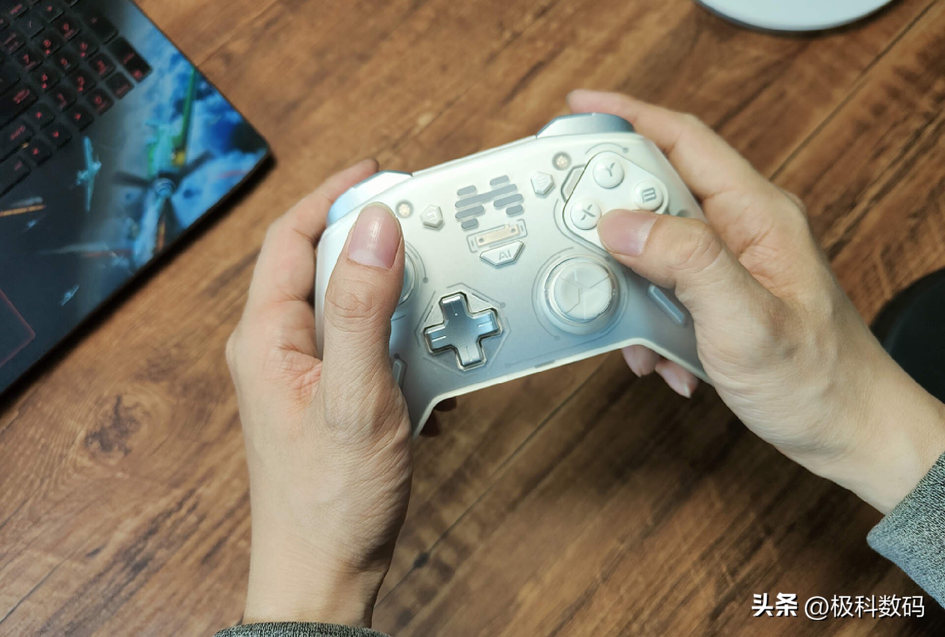 北通宙斯手柄尺寸和xbox手柄对比,北通宙斯手柄和switchpro手柄比较