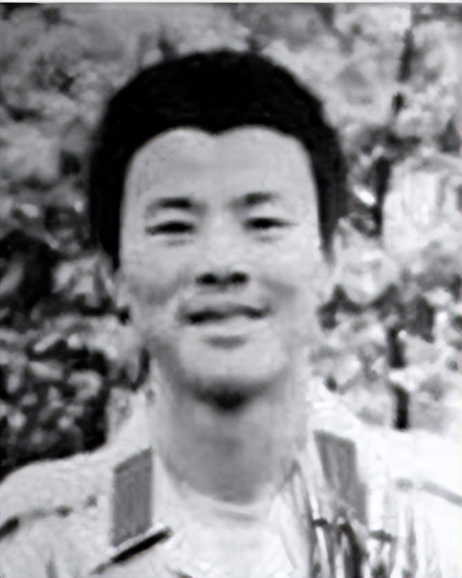 两个兵王叛逃，与一千多军警对峙3天，放大火烧山才将他俩制服！