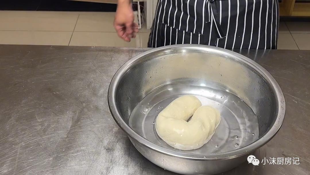 凉皮好不好吃全靠红油香不香,凉皮要怎么吃才最好吃