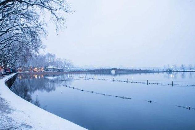 江天暮雪落尽琼花的意思,江天暮雪落尽琼花