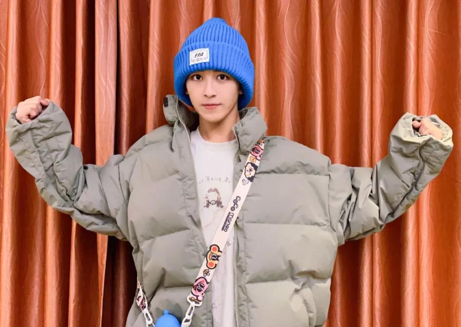 又土又浮夸，当男明星用上美颜滤镜，一个比一个怪异，太好笑了