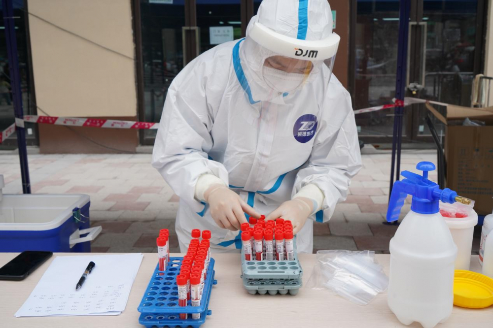 疫不容辞守防线,疫不容辞荔湾消防织牢硬核防控网