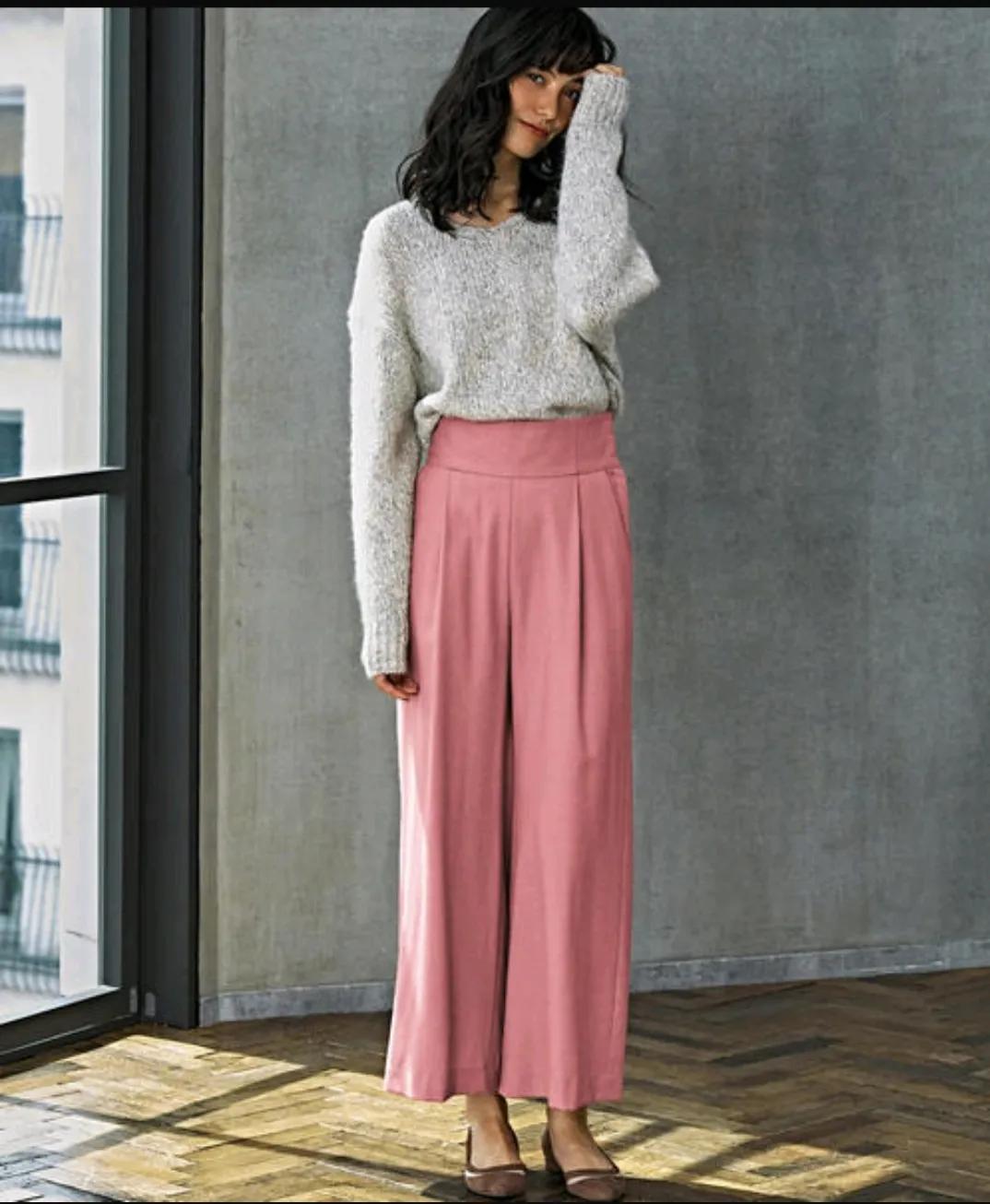 粉红色冬季针织开衫,冬季穿搭颜色搭配表