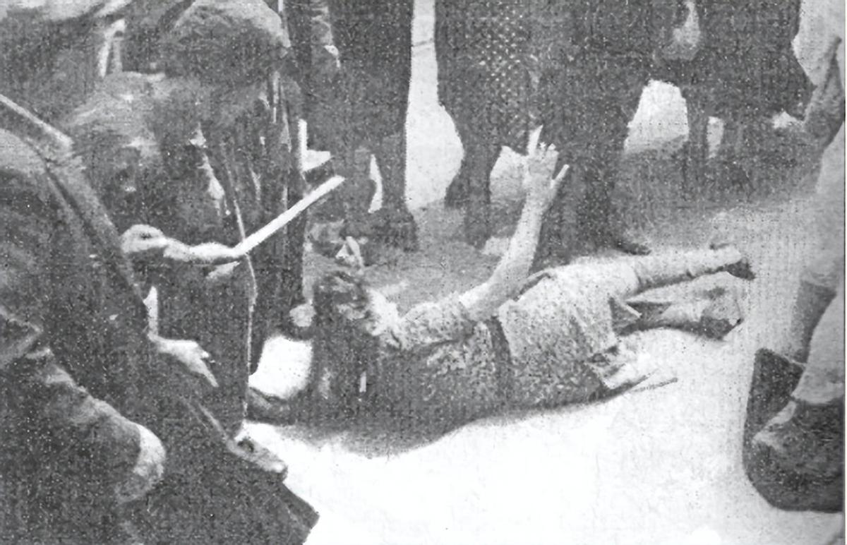 变态的纳粹德国,*光脱**犹太人女人衣服,集体*杀屠**!2