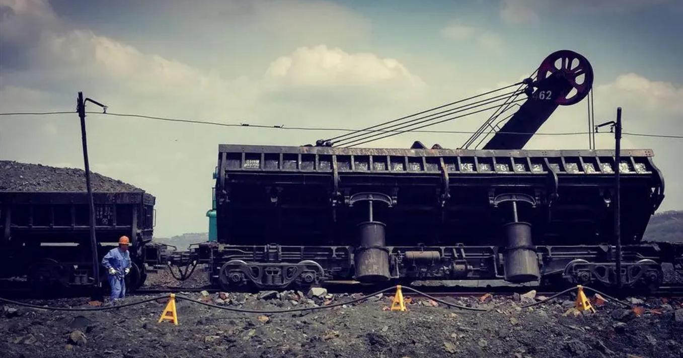 亚洲第一天坑是什么矿,亚洲第一坑煤矿图片