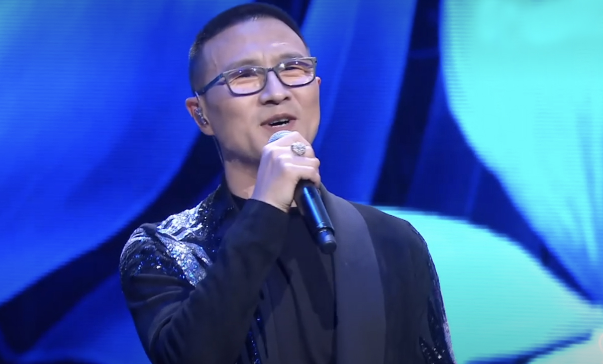 歌手2020周深夺冠现场完整版,周深李宇春星光大赏现场